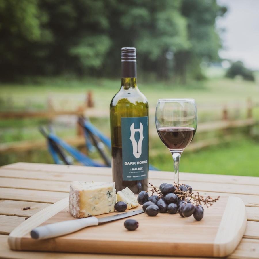 Hidden Wood Glamping And The Hideaway Cabin Warminster Exterior foto